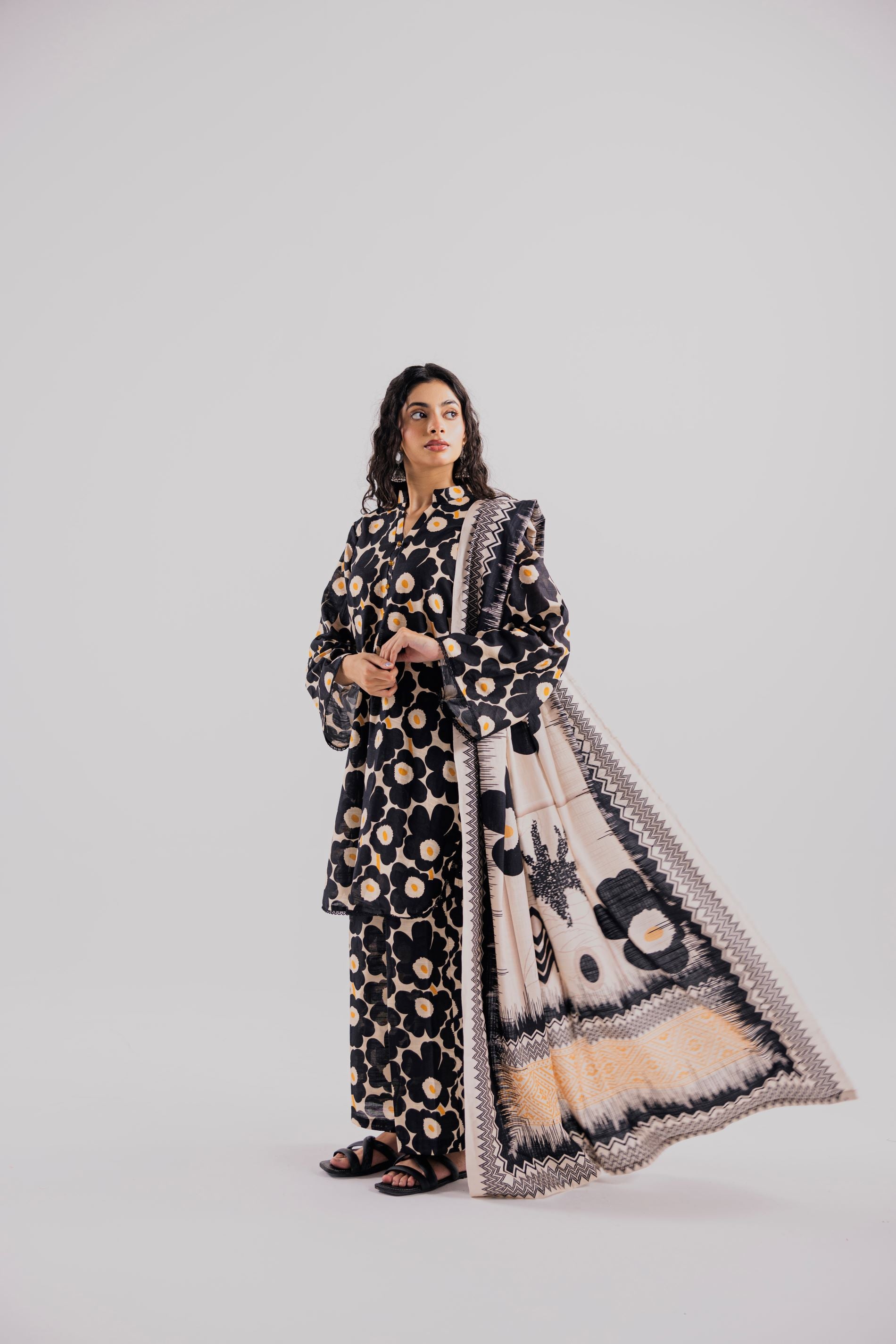 3 Piece Unstitched Printed Khaddar Suit (KWU24608)