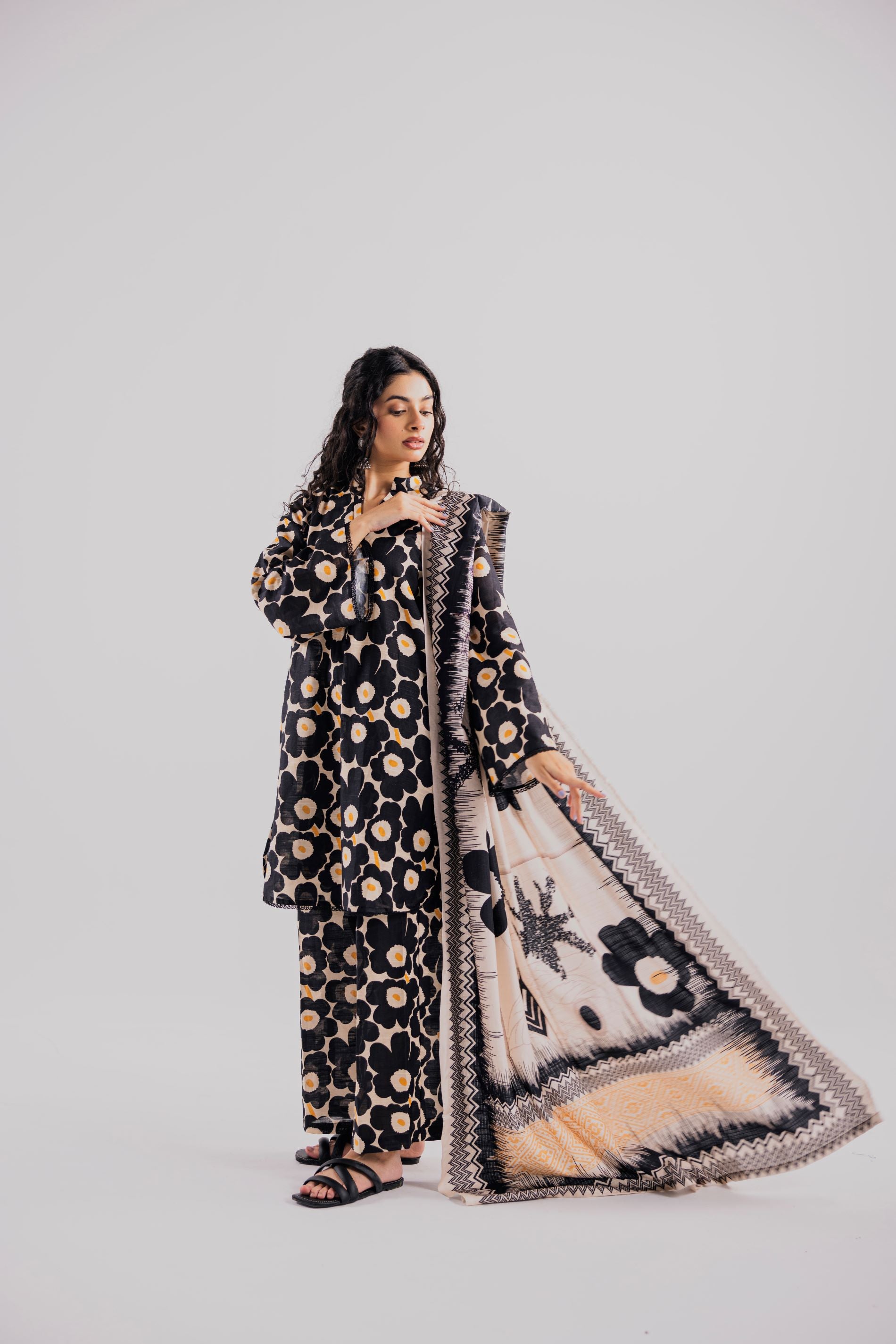 3 Piece Unstitched Printed Khaddar Suit (KWU24608)