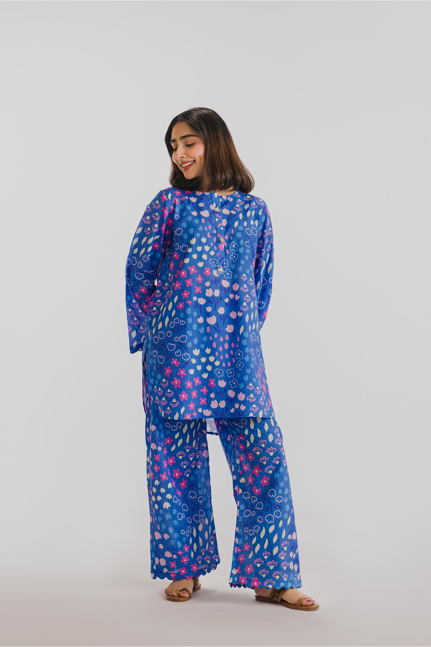 Premium 2 Piece Unstitched Digital Printed Lawn (Teenberry Bloom)