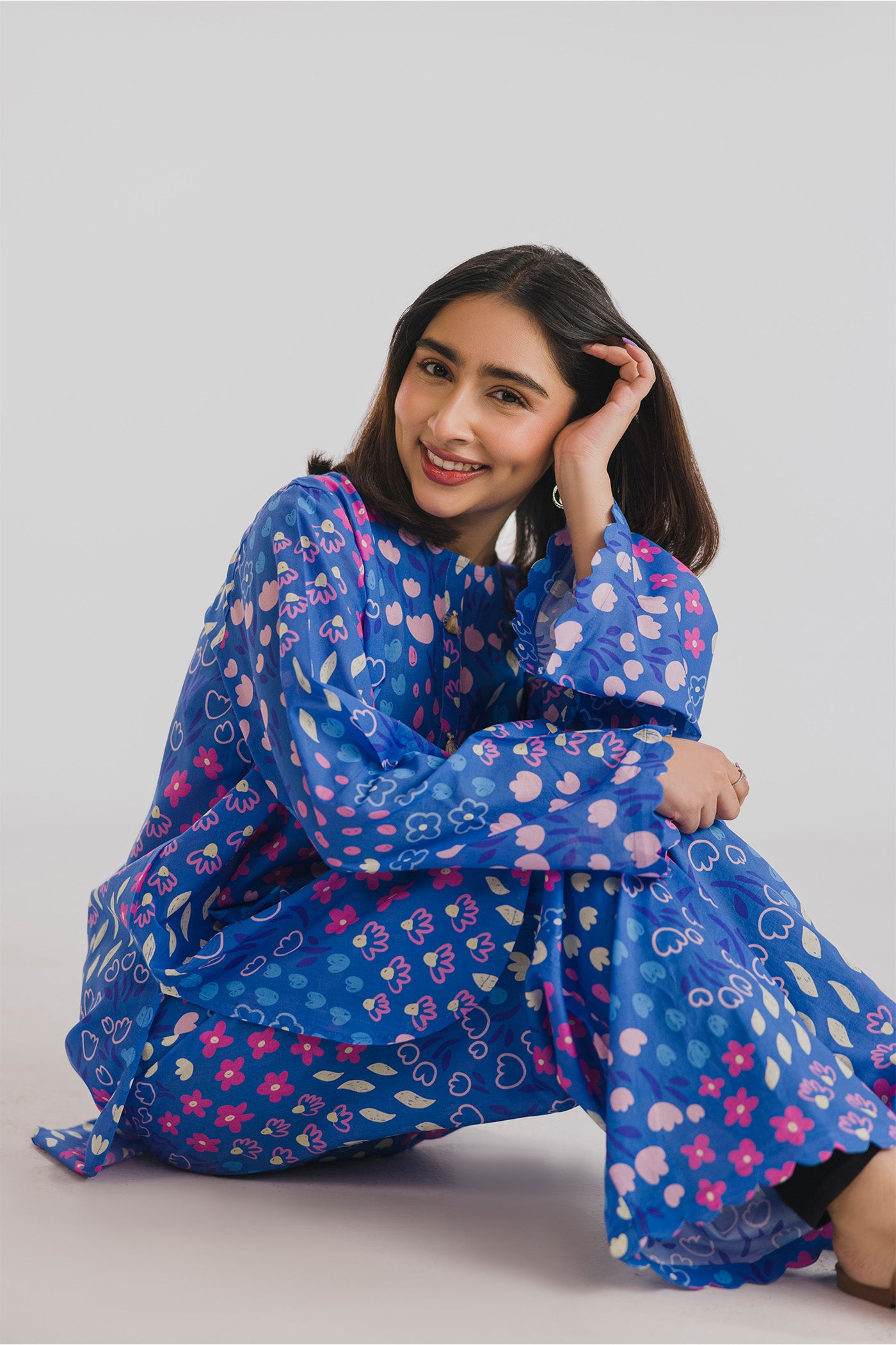 Premium 2 Piece Unstitched Digital Printed Lawn (Teenberry Bloom)
