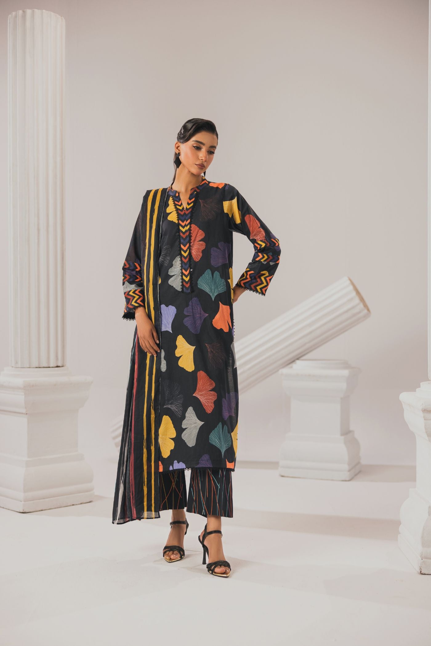 3 Piece Unstitched Printed Lawn Suit (Yiğit)