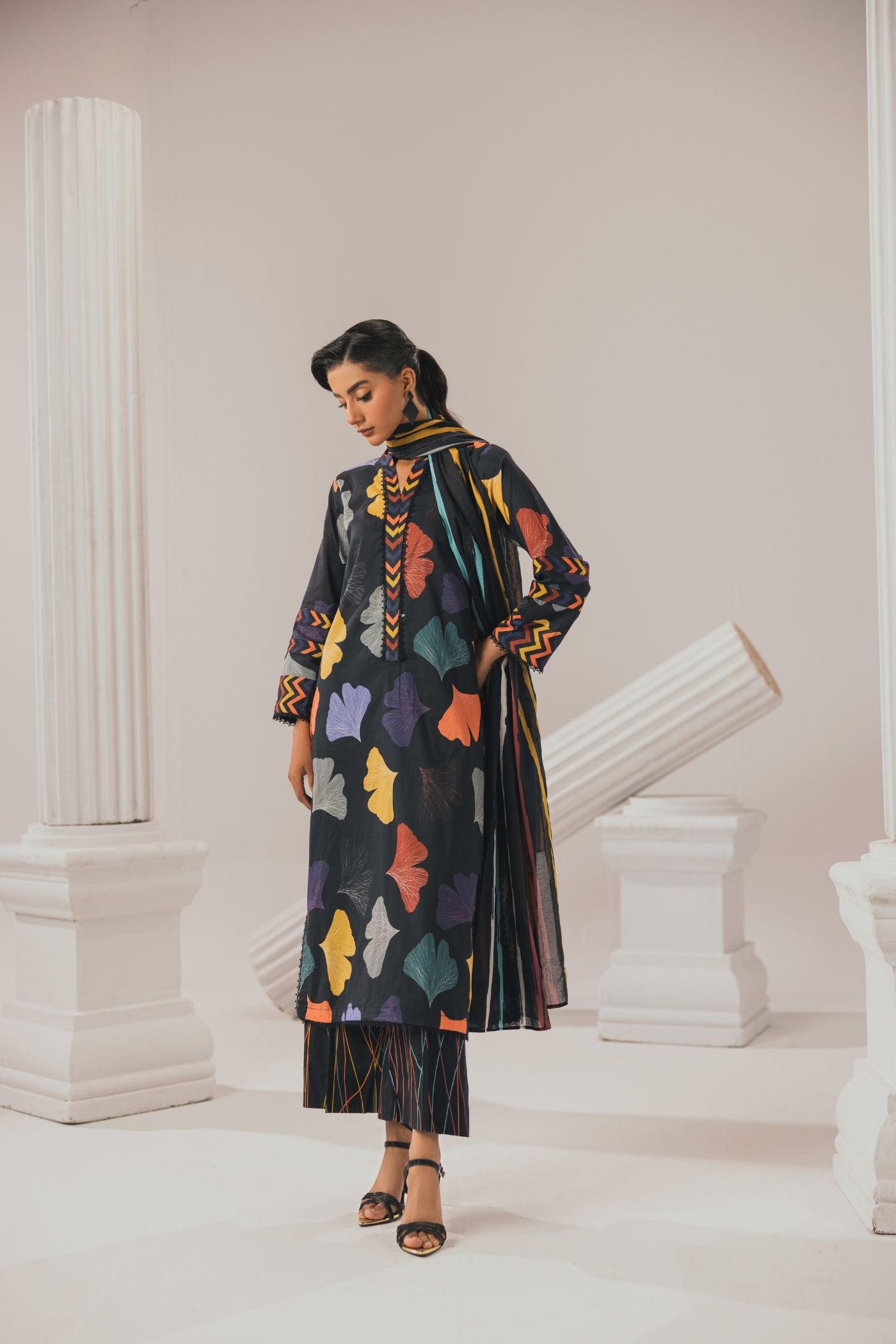 3 Piece Unstitched Printed Lawn Suit (Yiğit)