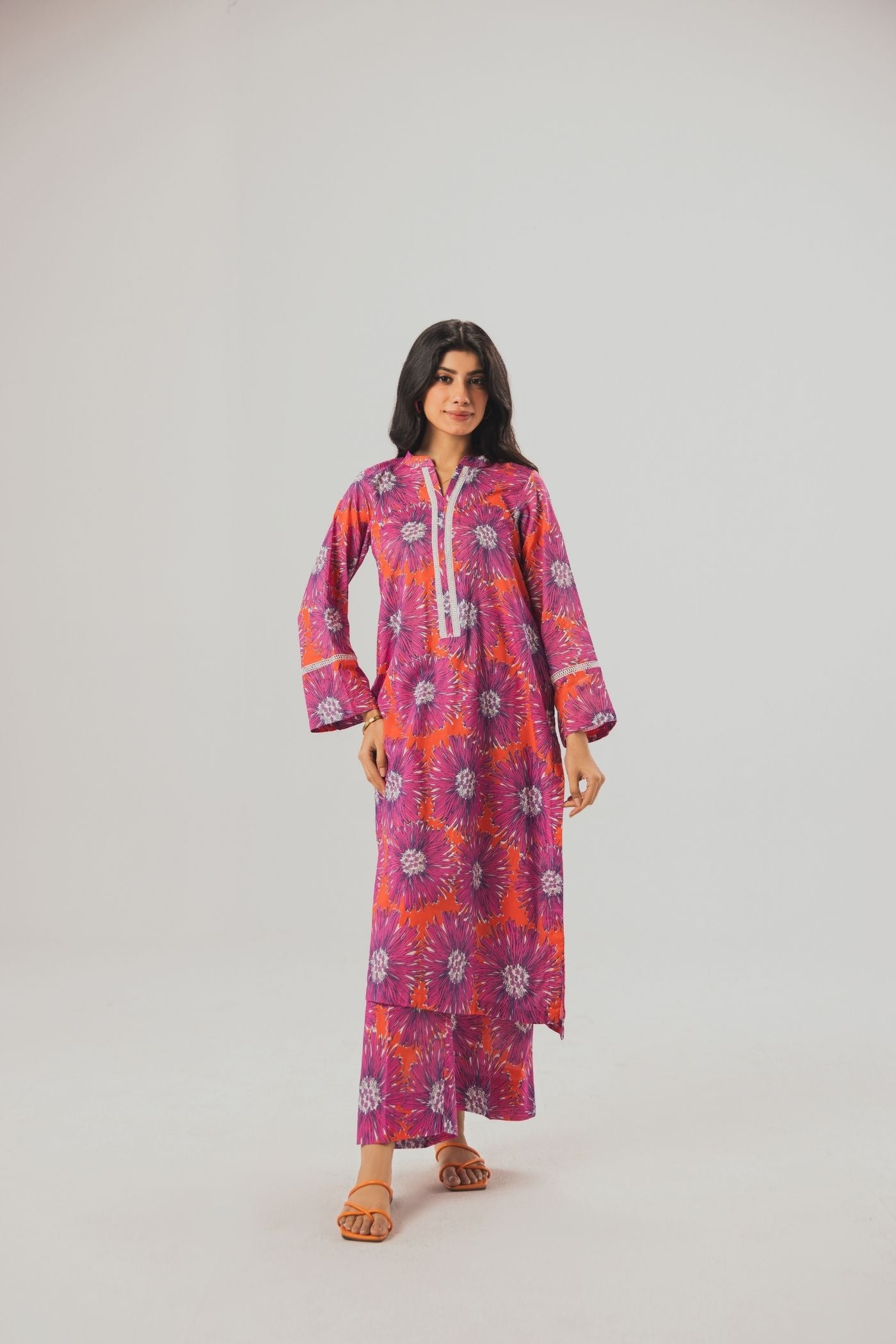 Premium Digital Printed Lawn Fabric (Gigantic Flowers)