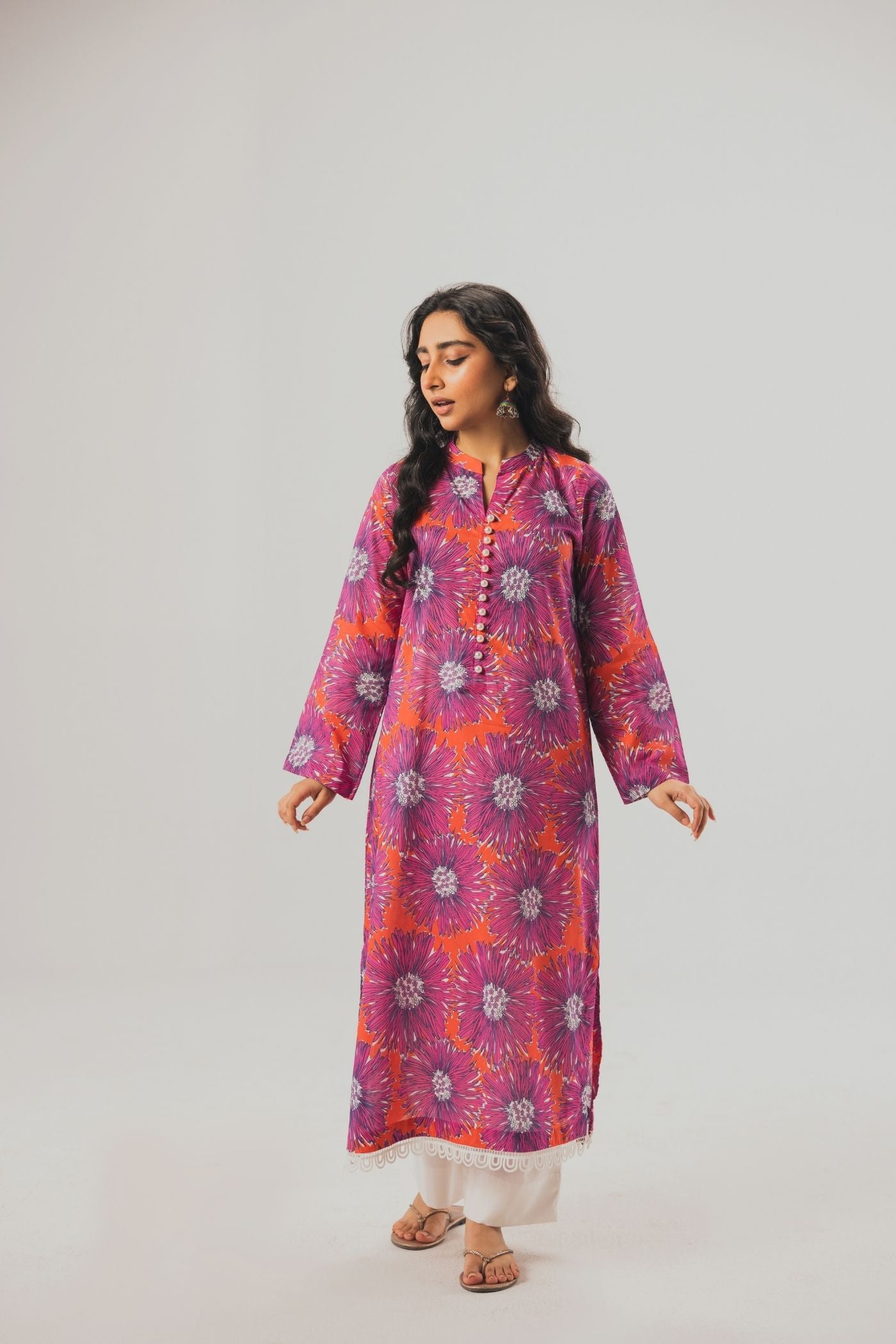 Premium Digital Printed Lawn Fabric (Gigantic Flowers)