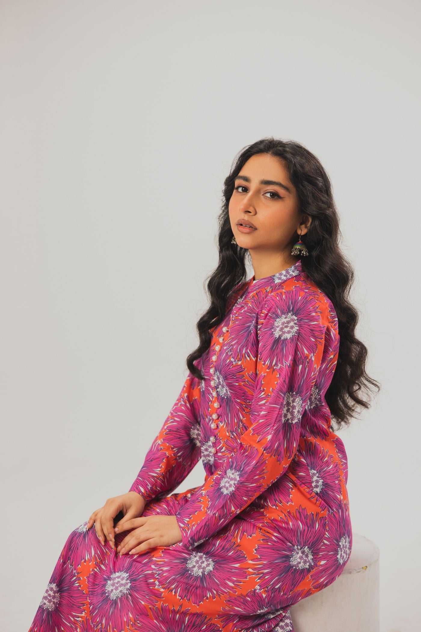 Premium Digital Printed Lawn Fabric (Gigantic Flowers)