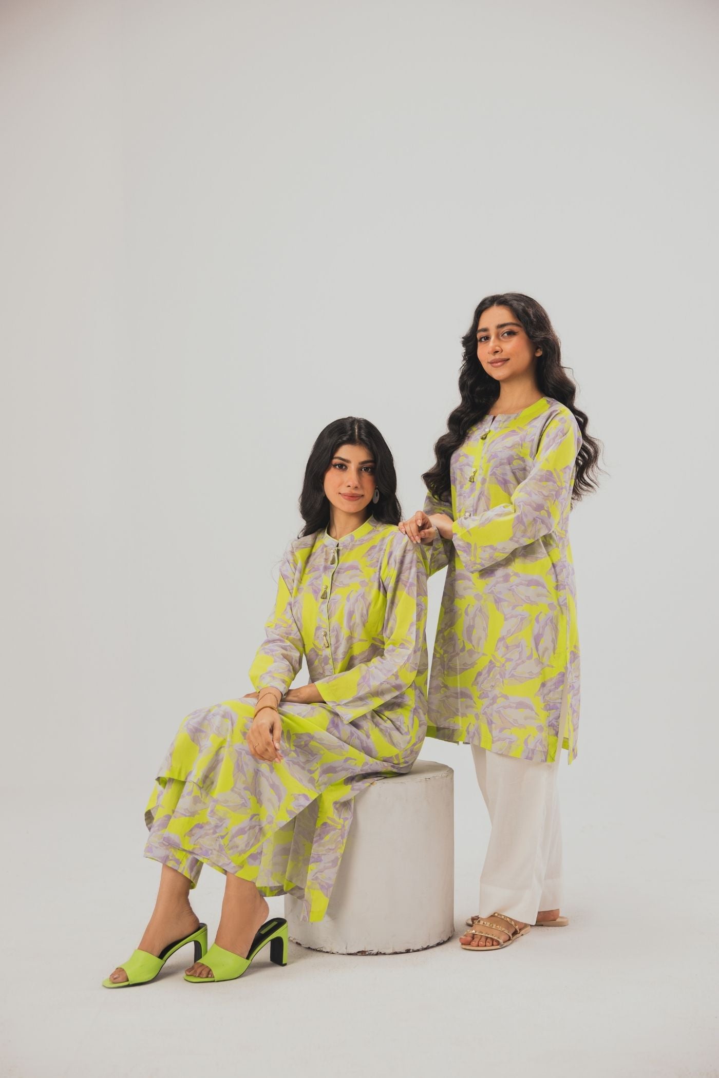 Premium Digital Printed Lawn Fabric (Lavender Splash)