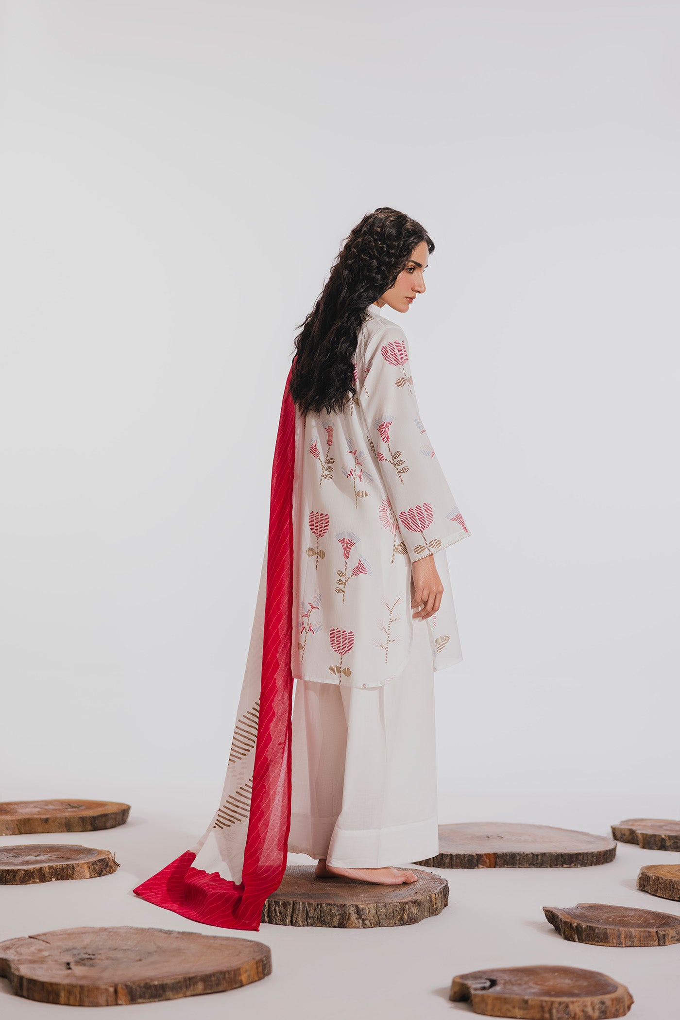 Premium 3 Piece Unstitched Digital Printed Lawn (Daisy Tale)