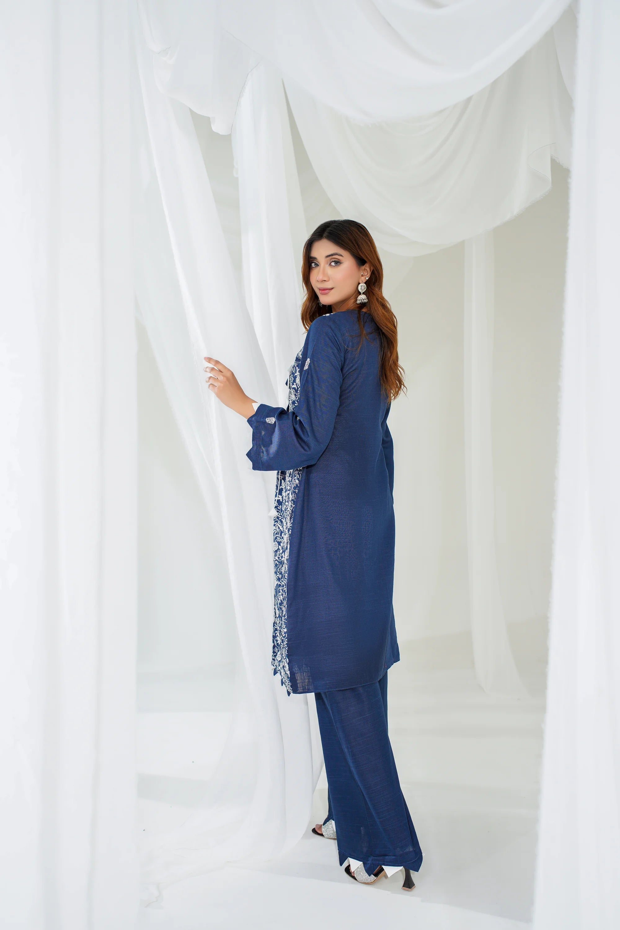 2 Piece Unstitched Embroidered Khaddar Suit (KWU24F405)