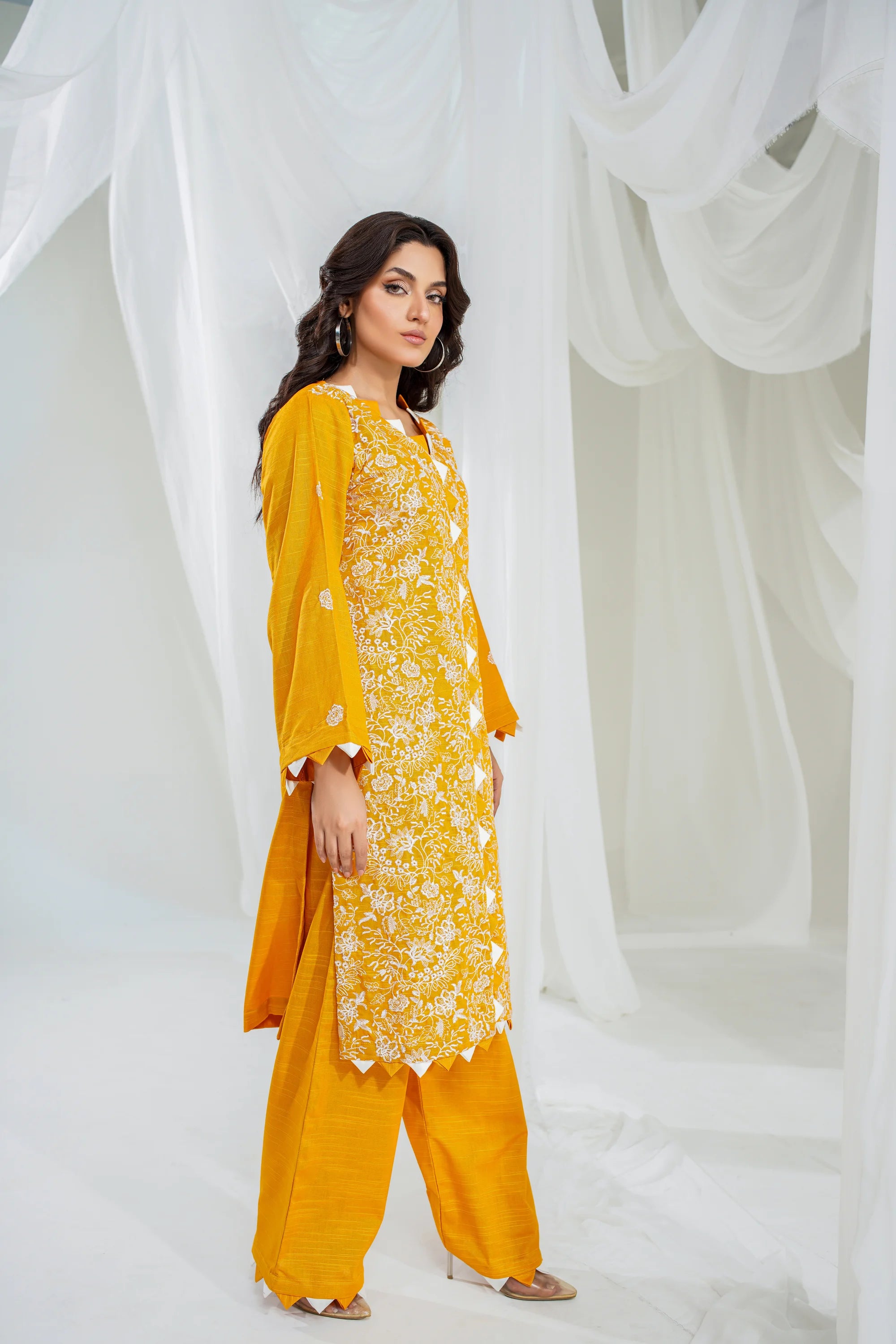 2 Piece Unstitched Embroidered Khaddar Suit (KWU24F406)