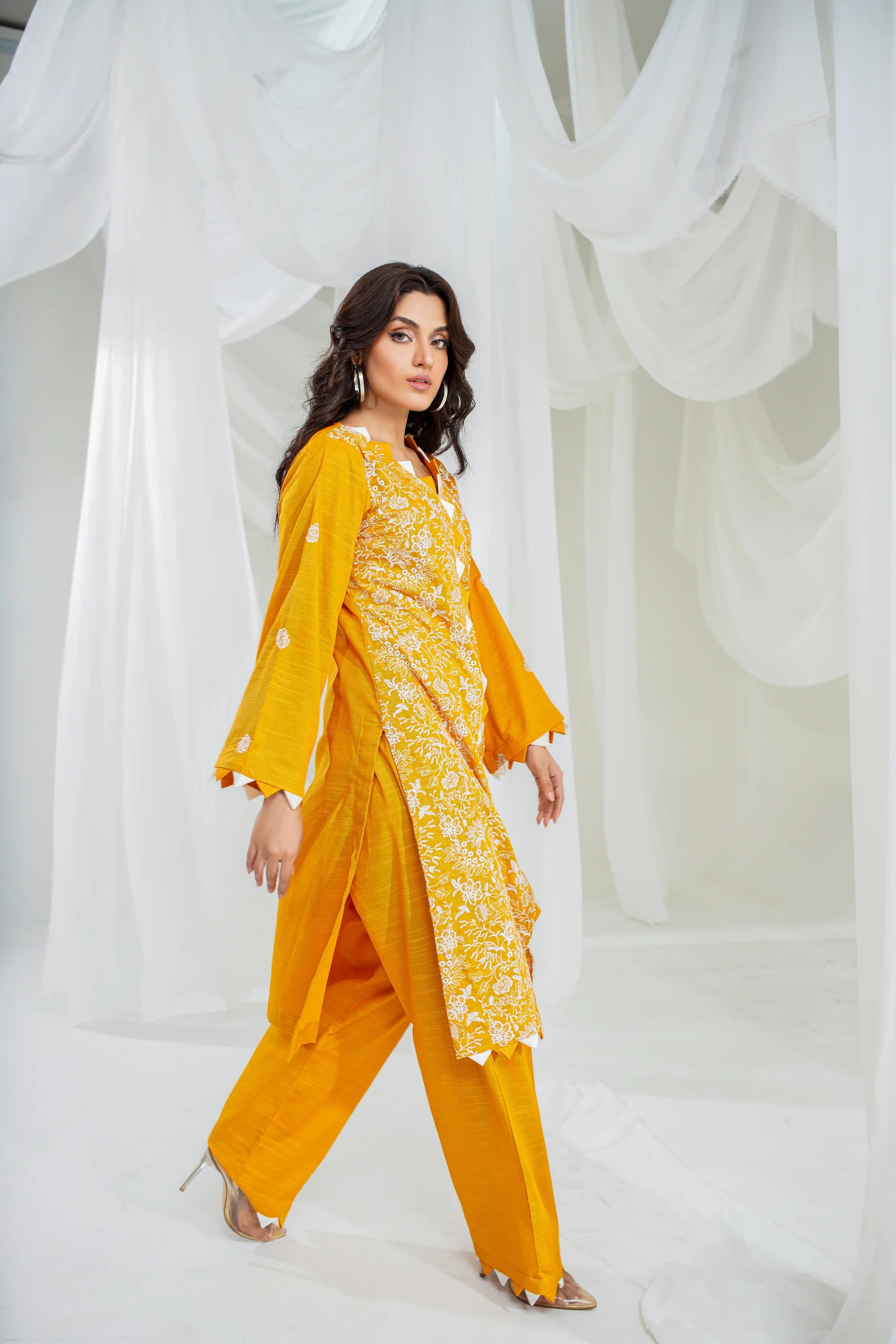 2 Piece Unstitched Embroidered Khaddar Suit (KWU24F406)