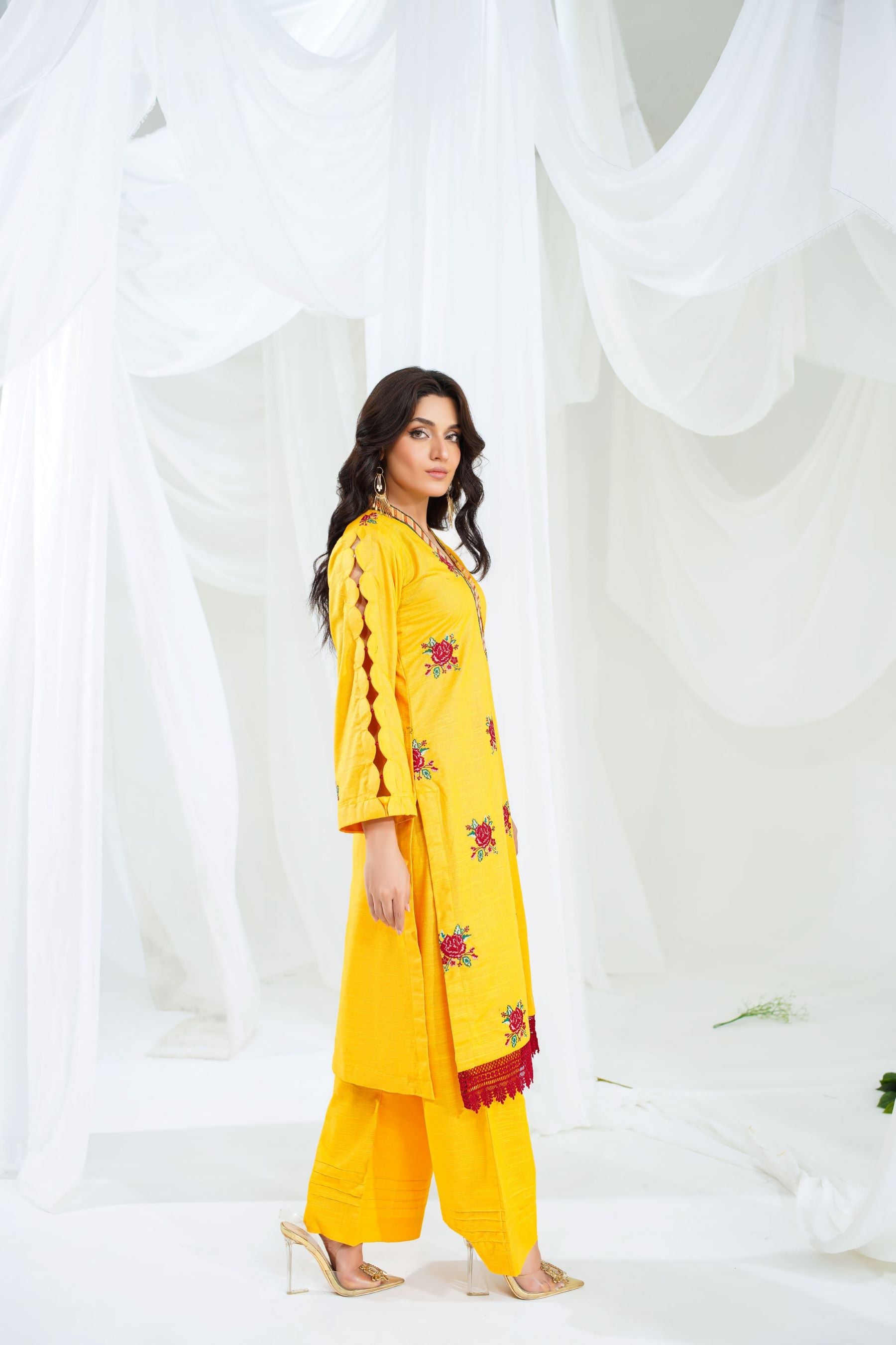 2 Piece Unstitched Embroidered Khaddar Suit (KWU24F408)
