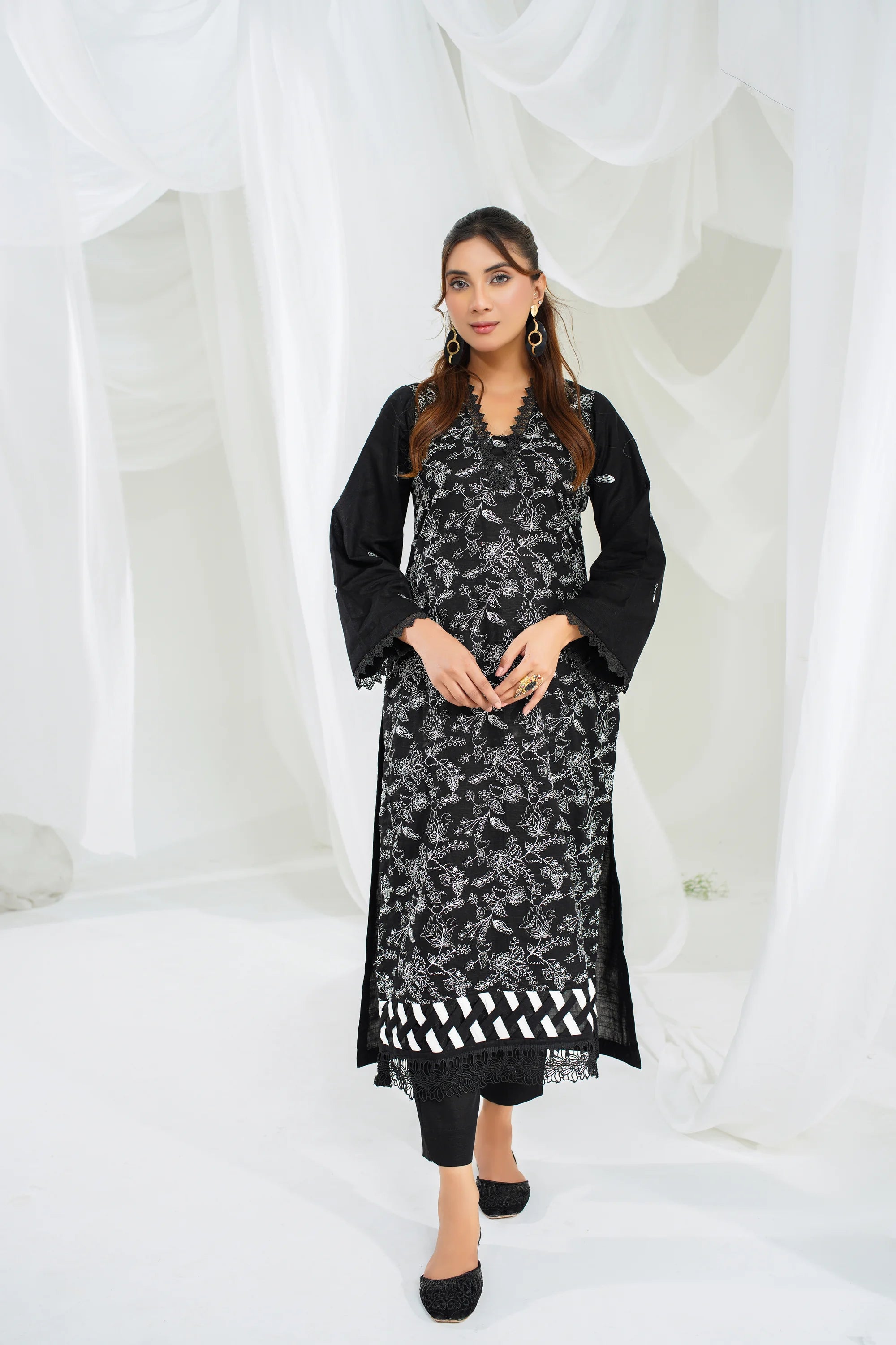 2 Piece Unstitched Embroidered Khaddar Suit (KWU24F409)