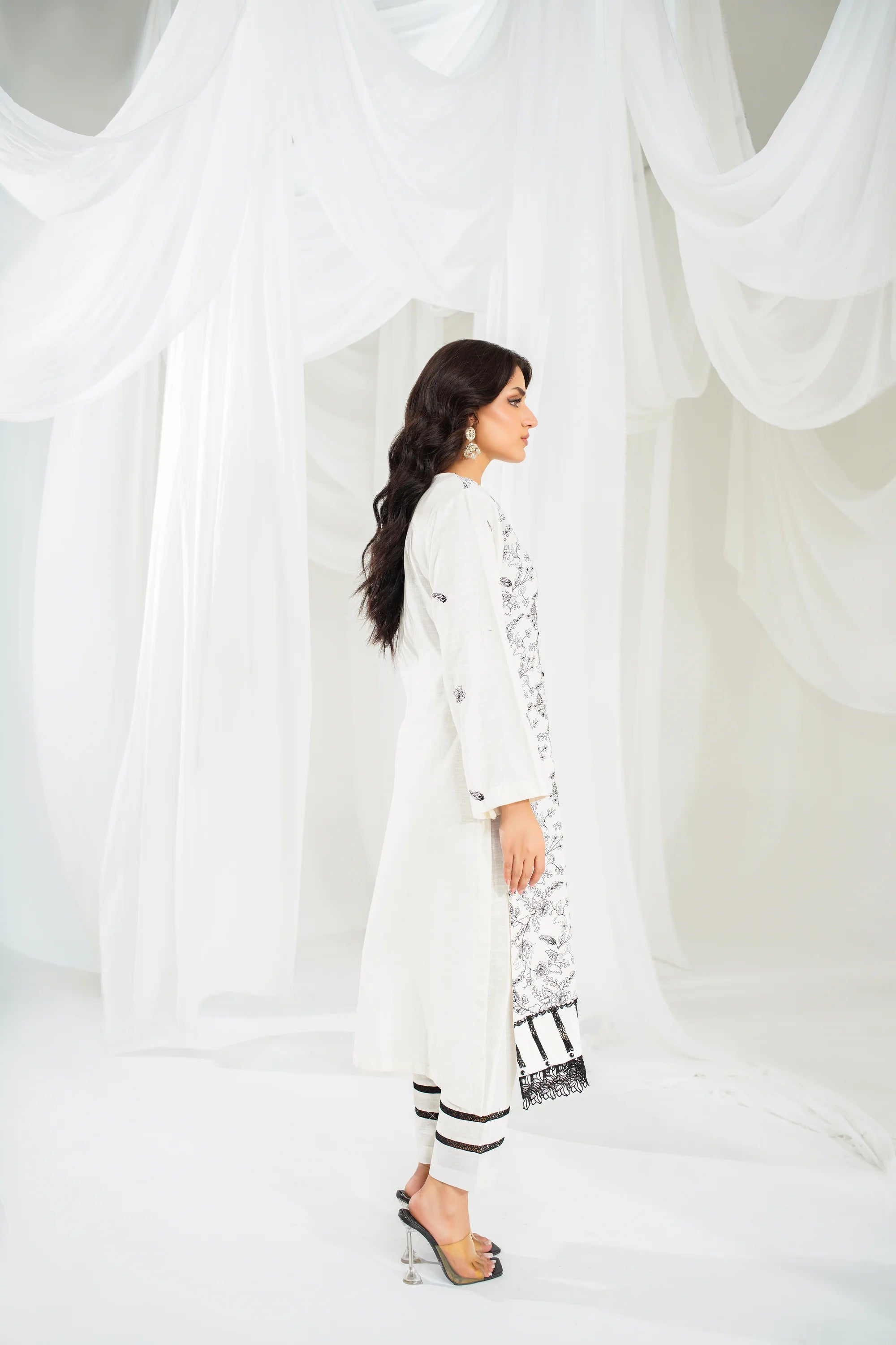 2 Piece Unstitched Embroidered Khaddar Suit (KWU24F410)