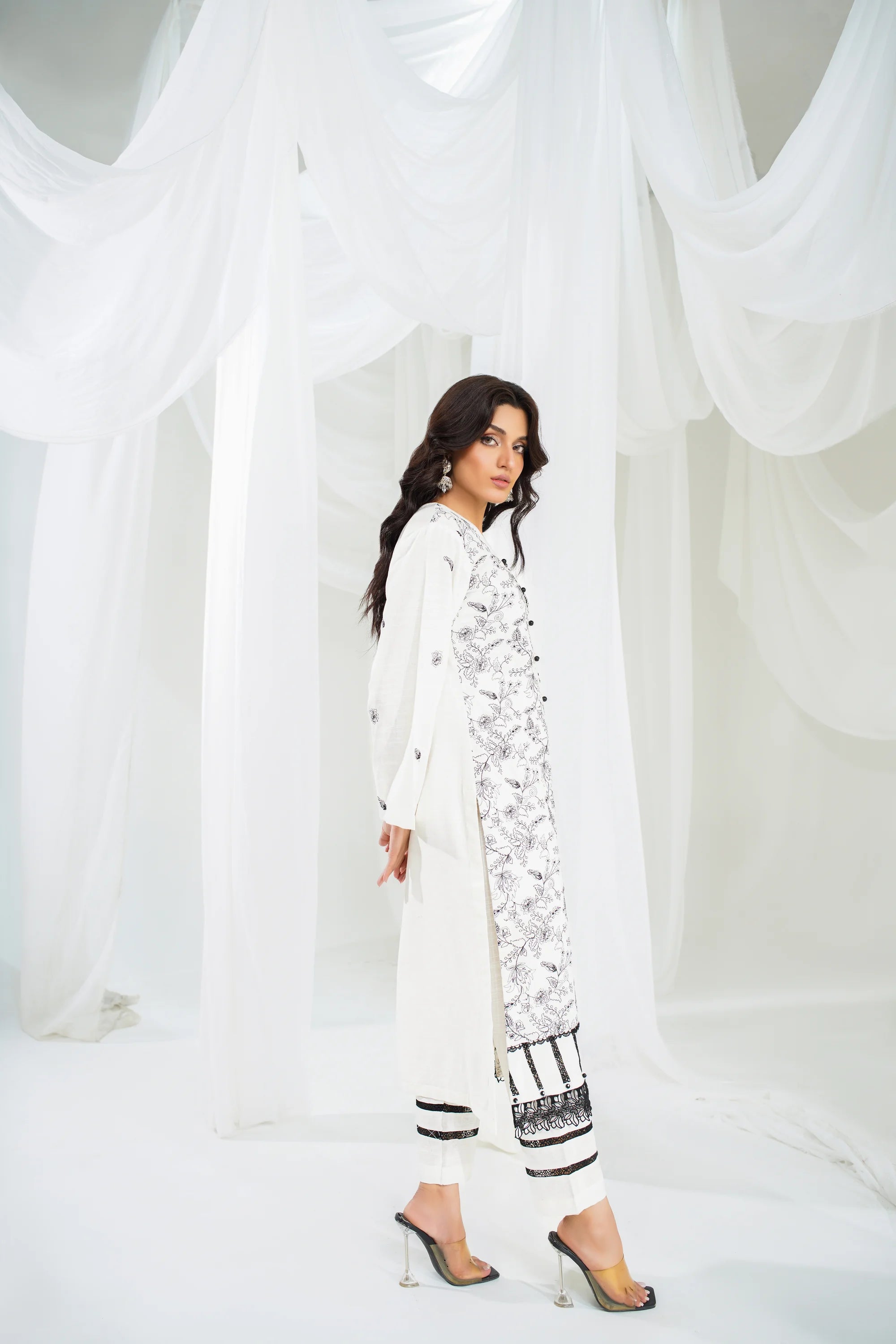 2 Piece Unstitched Embroidered Khaddar Suit (KWU24F410)