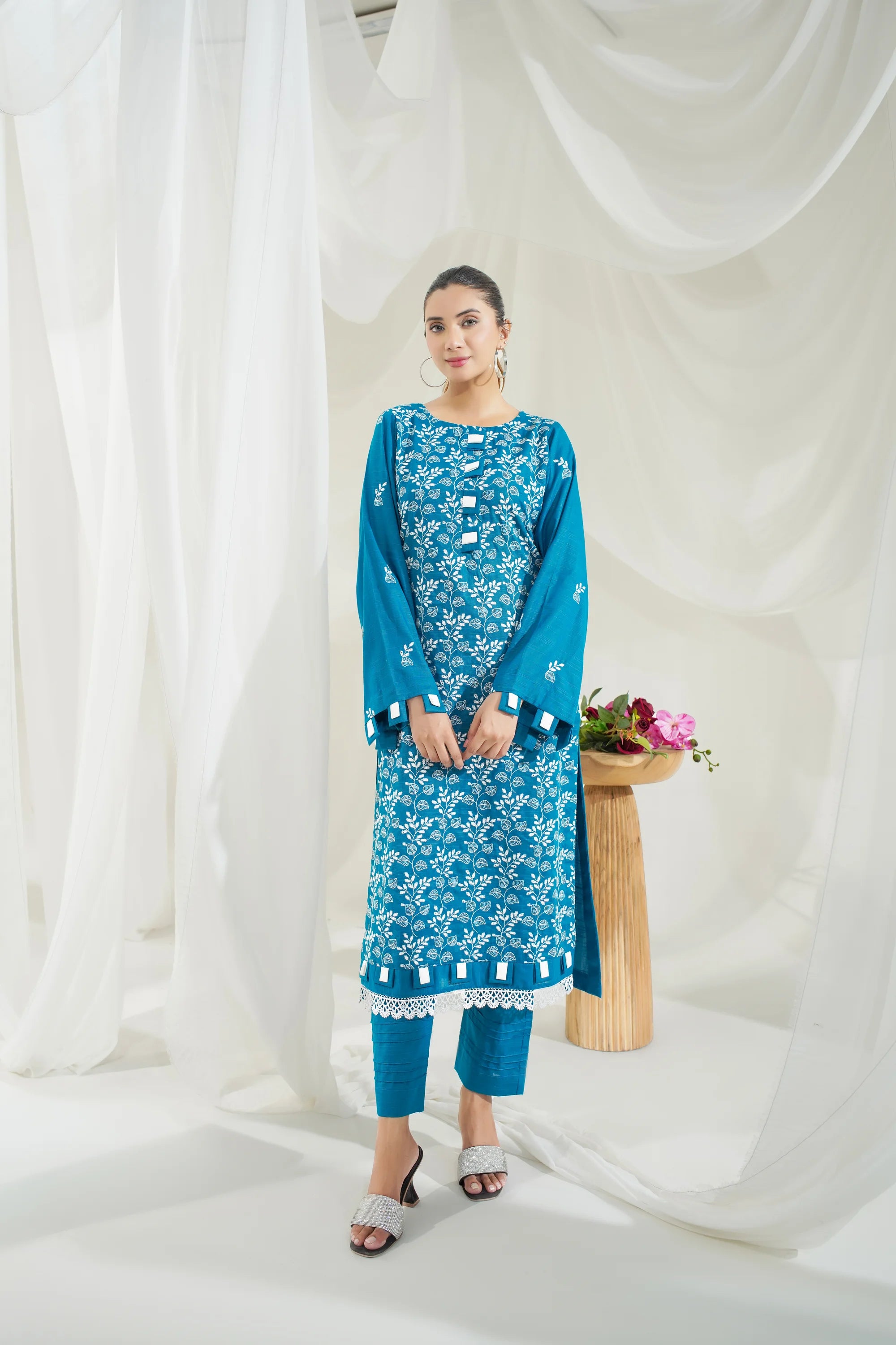 2 Piece Unstitched Embroidered Khaddar Suit (KWU24F417)