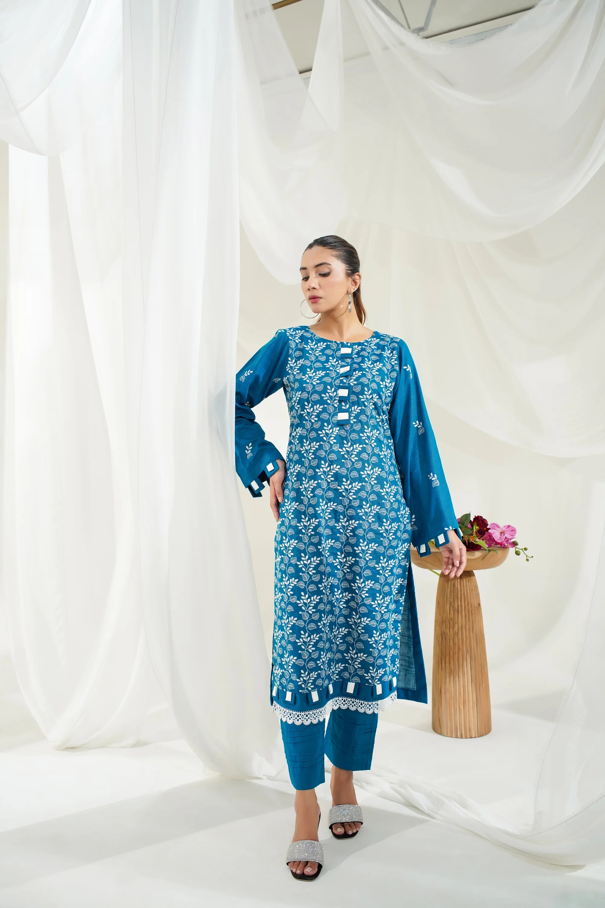 2 Piece Unstitched Embroidered Khaddar Suit (KWU24F417)
