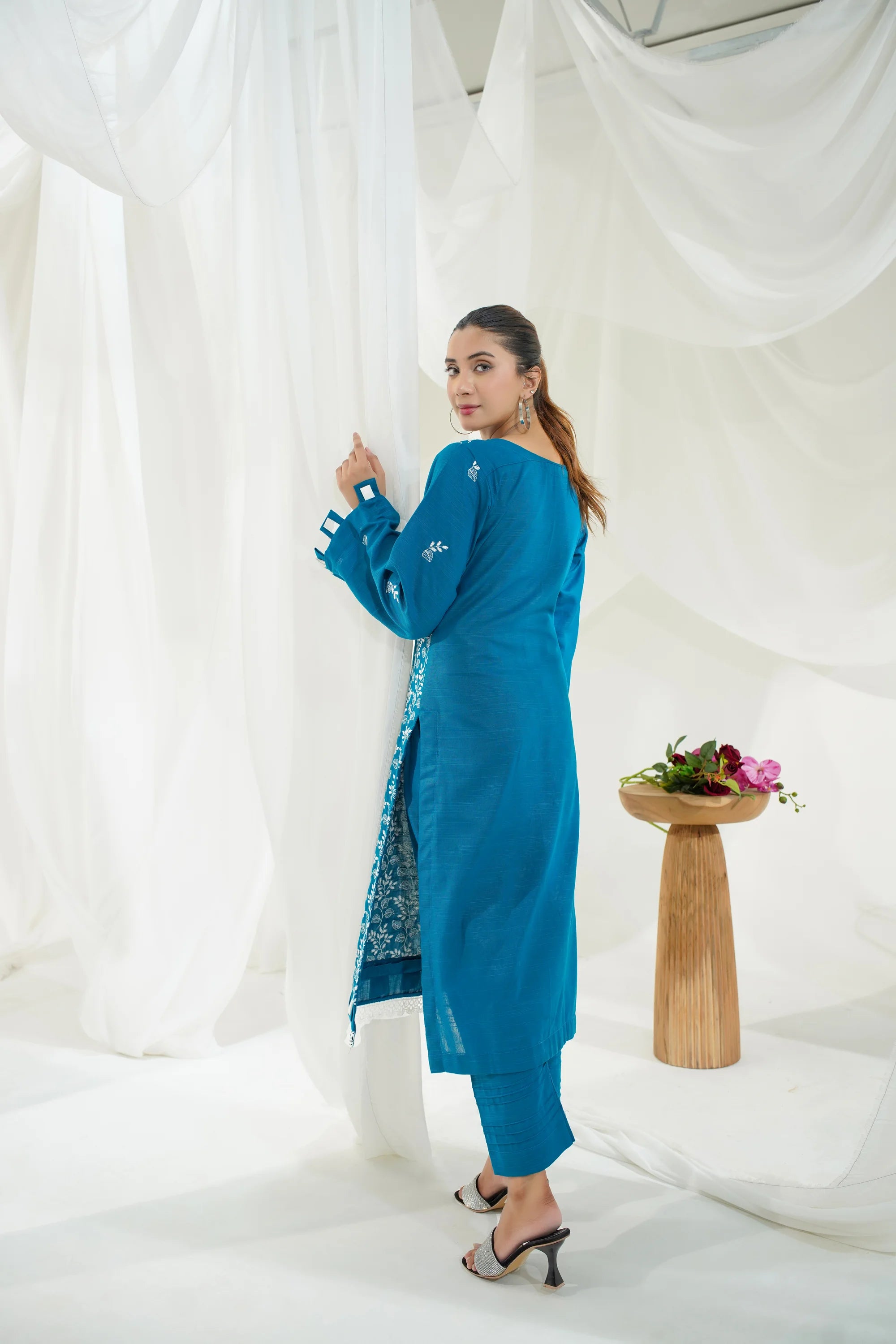 2 Piece Unstitched Embroidered Khaddar Suit (KWU24F417)