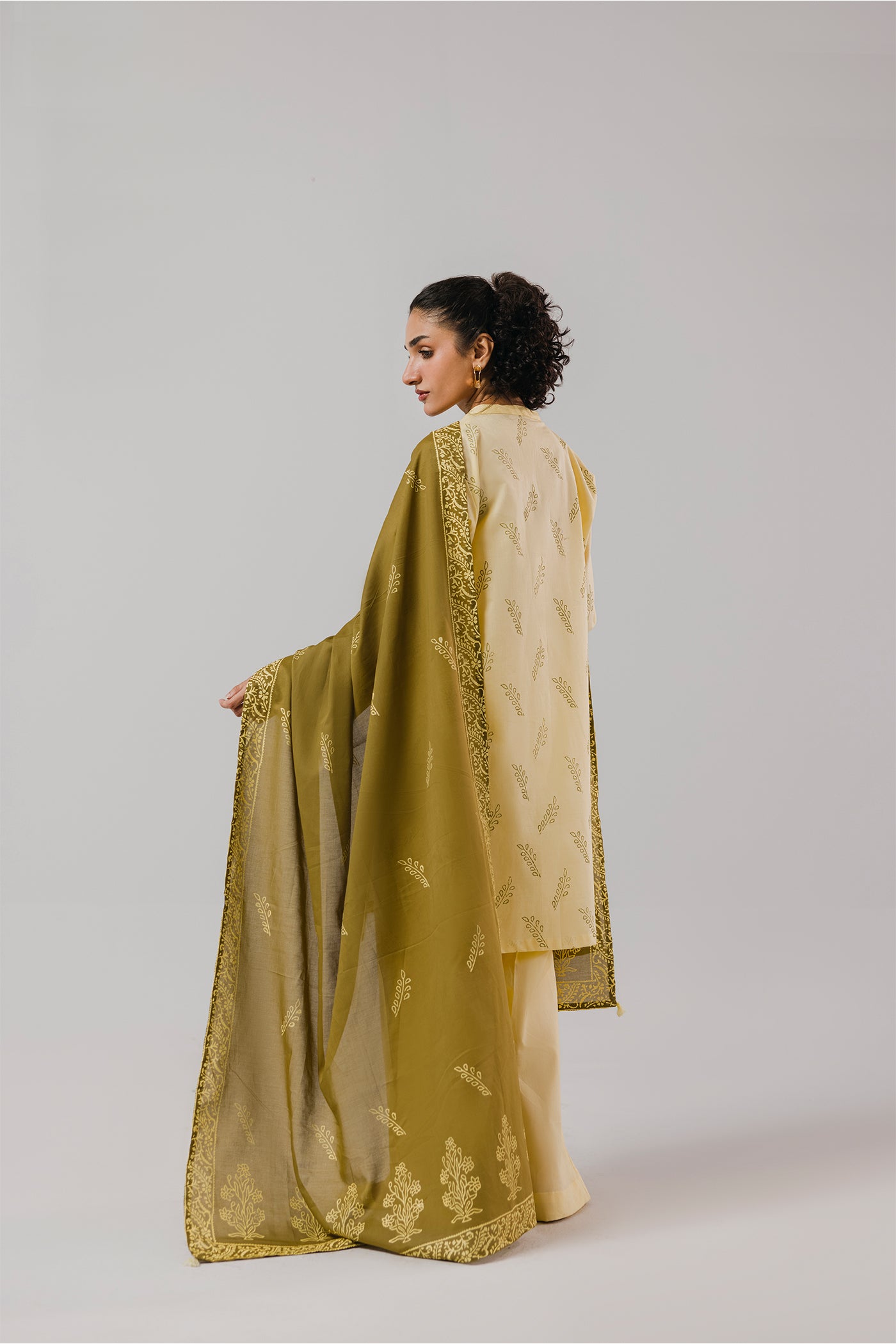 Premium 3 Piece Unstitched Hand Printed Lawn (Citrus Calm)