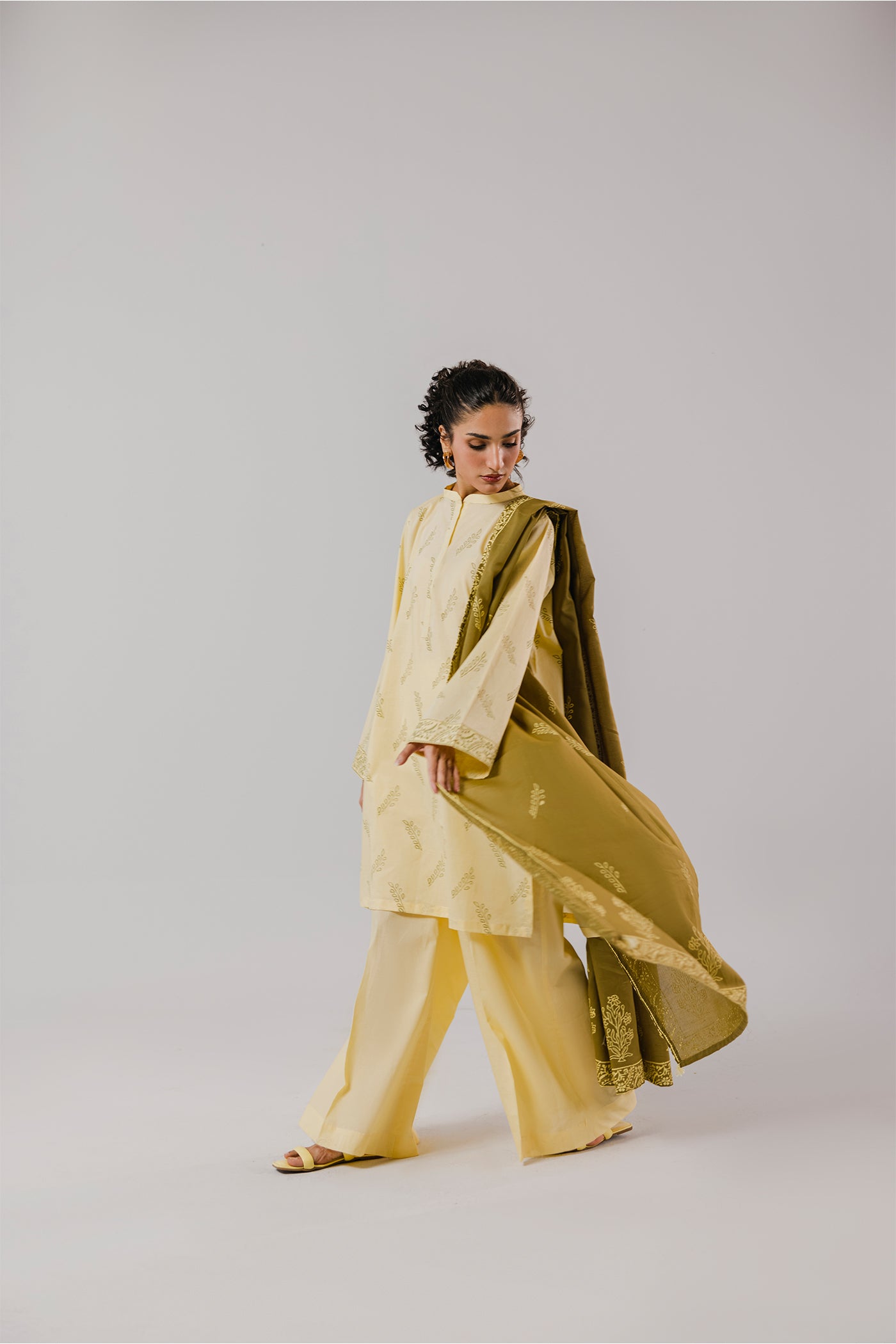 Premium 3 Piece Unstitched Hand Printed Lawn (Citrus Calm)