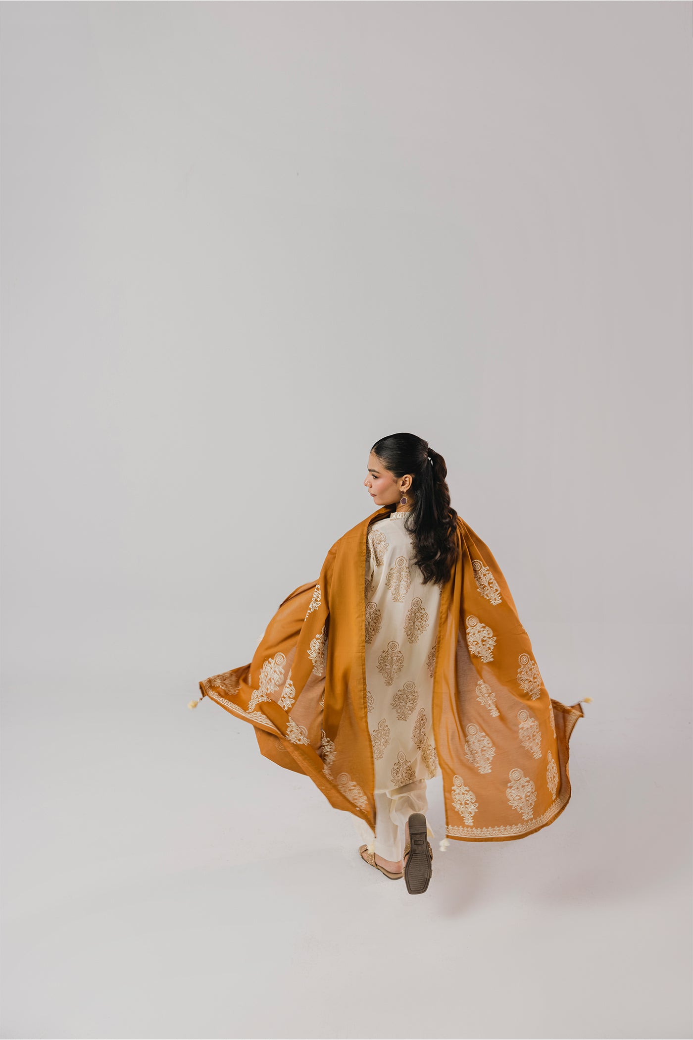 Premium 3 Piece Unstitched Hand Printed Lawn (Neutral State)