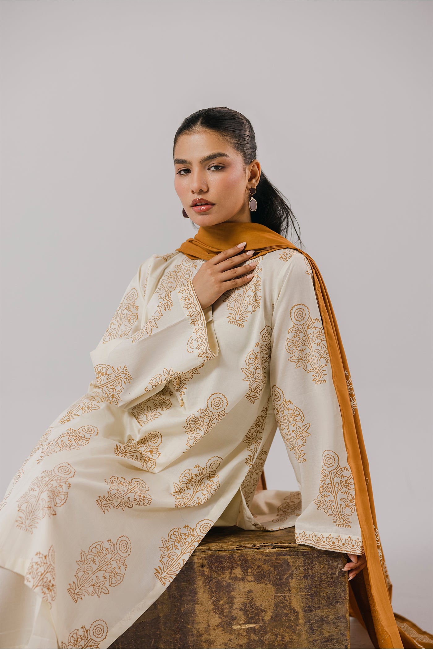 Premium 3 Piece Unstitched Hand Printed Lawn (Neutral State)